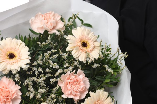 Kytica karafiát s gerberou Kytica karafiát s gerberou