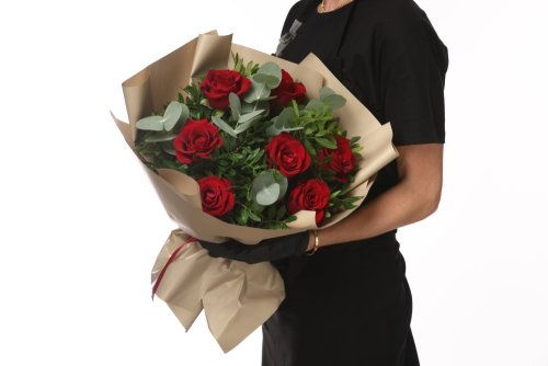 Kytica ruží s eukalyptom