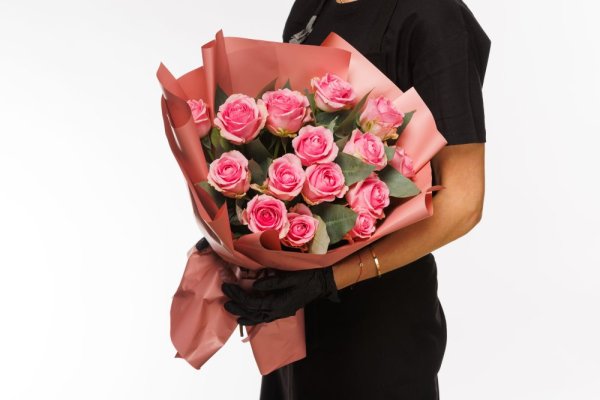 Kytica ružových ruží s eukalyptom