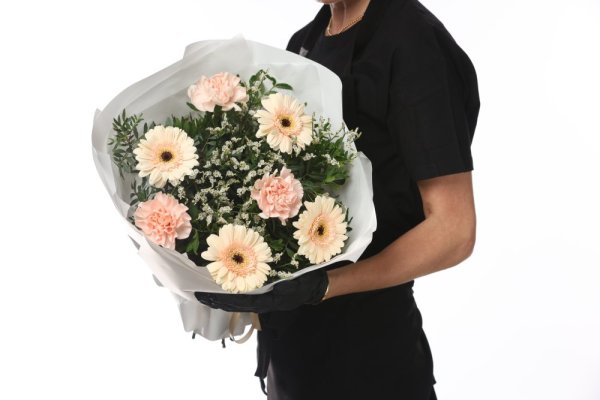 Kytica karafiát s gerberou Kytica karafiát s gerberou