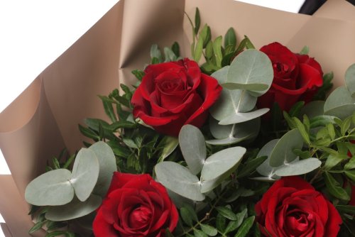 Kytica ruží s eukalyptom